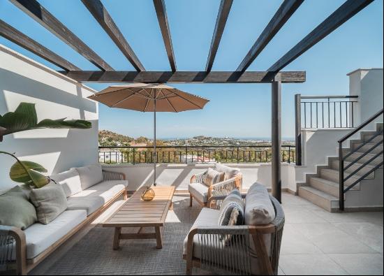 Modern penthouse with a large terrace in La Quinta Suites, Benah, Benahavis 29679