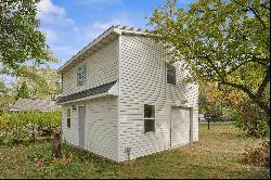 1415 Cedar River Drive, Waverly IA 50677