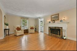 143 South St, Brookline MA 02467