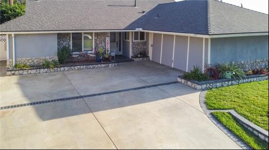 21250 Alaminos Drive, Saugus CA 91350