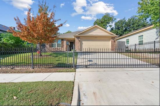 1213 E Davis Avenue, Fort Worth TX 76104