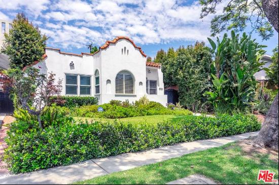 8933 Dorrington Avenue, West Hollywood CA 90048