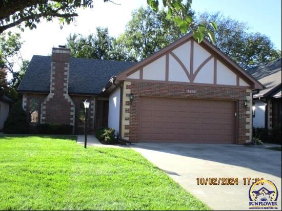 2419 SW Brookhaven Ln, Topeka KS 66614