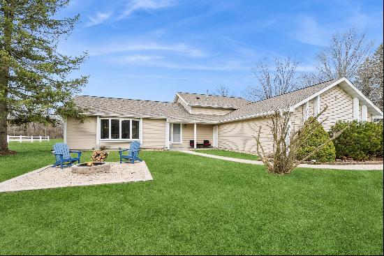 N2021 N Lakeshore Dr, Fontana WI 53125