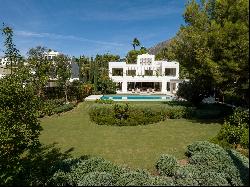 Sunlit Luxury Villa in Altos R