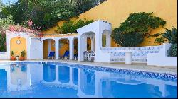 Large traditional villa in a great location within Vale do Lobo Resort