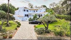 Large traditional villa in a great location within Vale do Lobo Resort