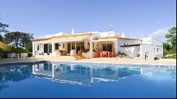 Large traditional villa in a great location within Vale do Lobo Resort