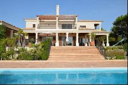 An exceptional 5-bedroom family home in Quinta do Lago