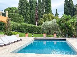 Magnificent Provencal chic property with flat land and sea view