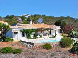 5-bedroom villa with a large plot in the Western Algarve