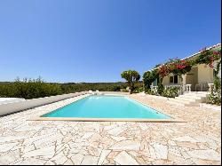 5-bedroom villa with a large plot in the Western Algarve