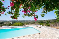 5-bedroom villa with a large plot in the Western Algarve