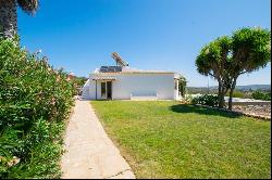 5-bedroom villa with a large plot in the Western Algarve