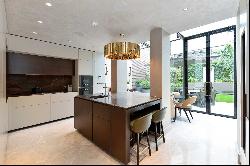 Newly renovated six-bedroom freehold townhouse in the heart of Belgravia