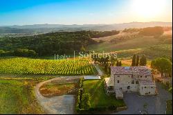 Villa d'Orcia with a breathtaking view over the Tuscan hills