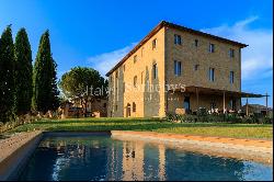 Villa d'Orcia with a breathtaking view over the Tuscan hills