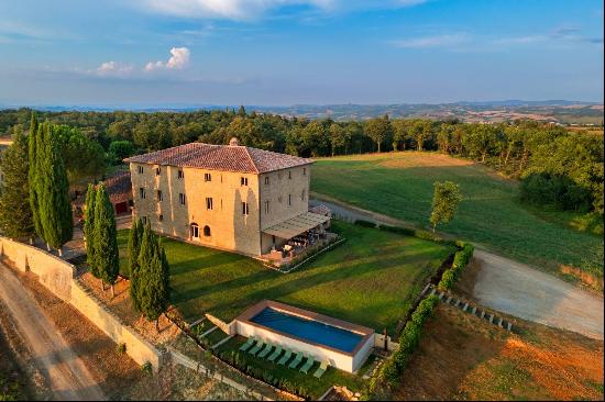 Villa d'Orcia with a breathtaking view over the Tuscan hills