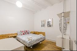 Apartment with tourist license for 14 people in the Raval