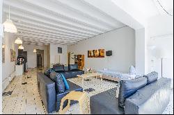 Apartment with tourist license for 14 people in the Raval