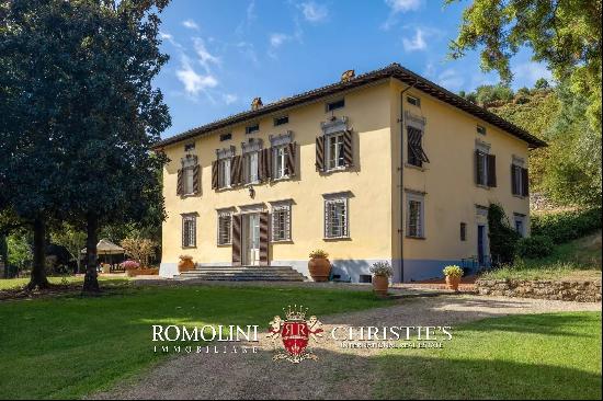 PERIOD VILLA WITH POOL FOR SALE IN LUCCA, TUSCANY