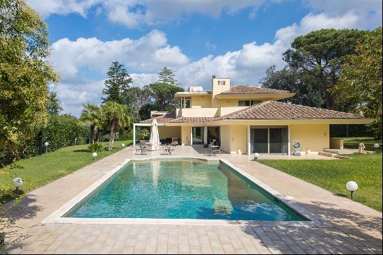 Villa with swimming pool in Olgiata