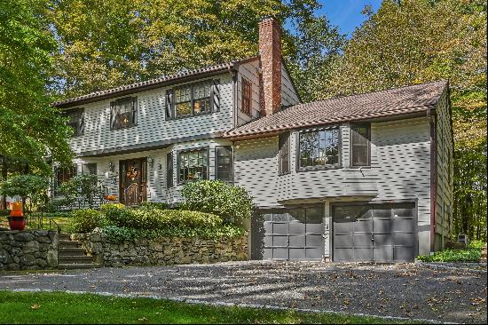 Charming Colonial in Wilton