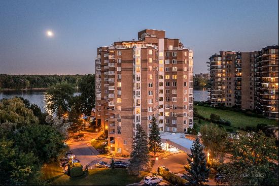 Laval (Chomedey) Residential