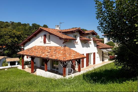 URRUGNE, 153 M² HOUSE WITH 4 BEDROOMS AND DOUBLE GARAGE