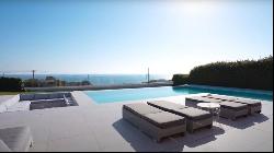 Ocean Front Villa Steps Away From Dramatic Cliffs