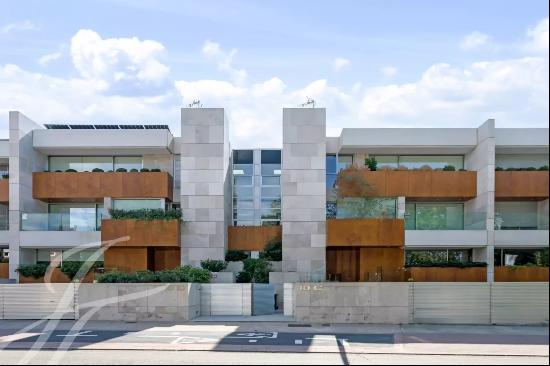 Modern Townhouse overlooking the Golf Court