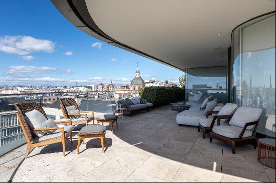 Penthouse with pool