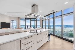 Expansive Luxury Oceanfront Living