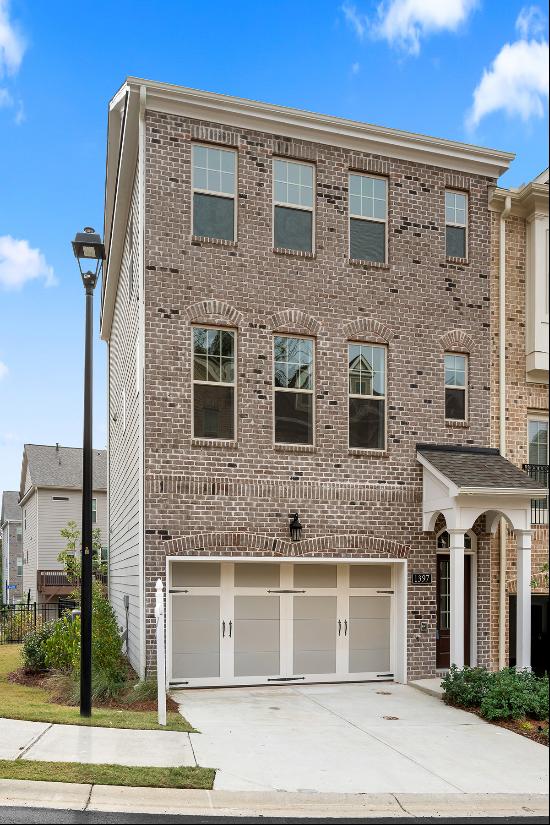 End Unit Townhome in Gated Brookhaven Community