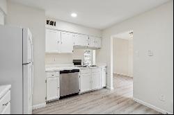 Charming Townhome, Move-In Ready Bliss