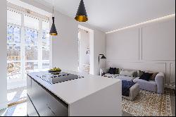 Spectacular refurbished apartment with 36 m2 terrace in front of Joan Miró Park.