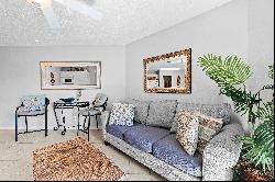 Charming Condo In Small Complex Steps From The Beach 