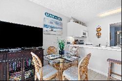 Charming Condo In Small Complex Steps From The Beach 