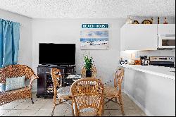 Charming Condo In Small Complex Steps From The Beach 