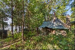 Enchanting Cottage With Green Bay Frontage