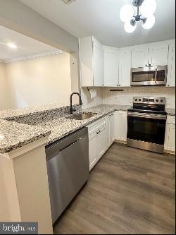 23 Pierside Drive Unit T-14, Baltimore MD 21230