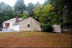 21 Woodlawn Circle, Pelham NH 03076