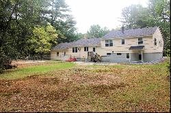 21 Woodlawn Circle, Pelham NH 03076