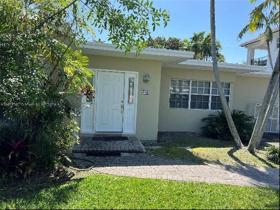 330 W Enid Dr, Key Biscayne FL 33149