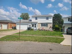 3 Cardy Lane, Cheektowaga NY 14043