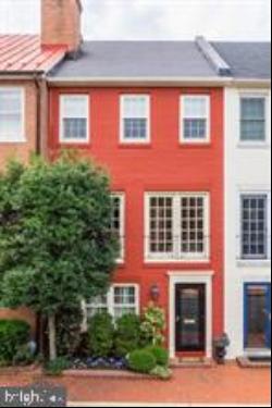 623 Pommander Walk St, Alexandria VA 22314