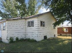 204 Maple Avenue, Oakes ND 58474