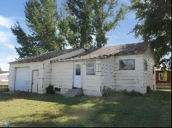 204 Maple Avenue, Oakes ND 58474