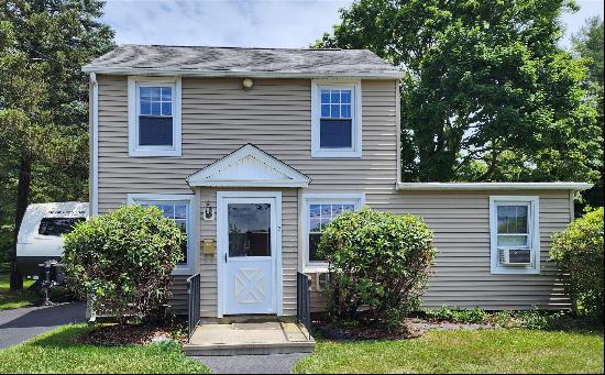 7 E Pattagansett Road, East Lyme CT 06357