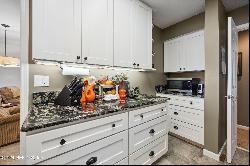 4300 Lakeside Drive Unit 4, Jacksonville FL 32210